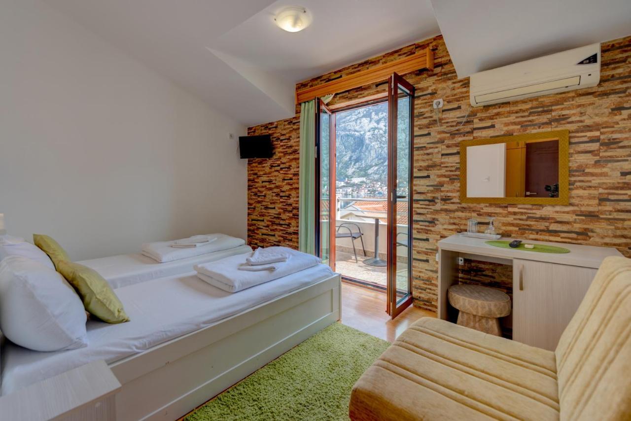 Standard Double or Twin Room with Balcony with Sea View and Old Town View